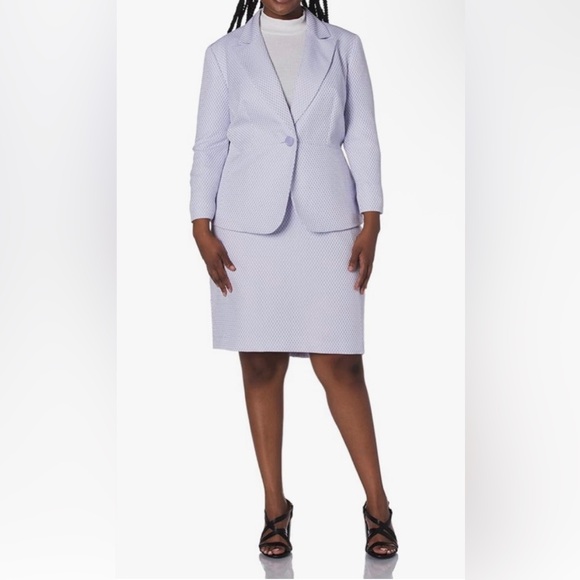 Woman's Light Purple Blazer and Skirt Set - Picture 1 of 5